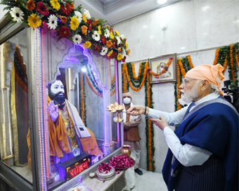 Ravidas Jayanti: PM Modi offers prayers at Shri Guru Ravidas Vishram Dham Mandir in Delhi, takes part in 