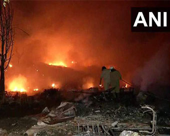 Massive fire at slum in Delhi