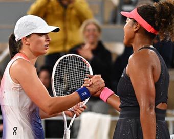French Open: Iga Swiatek saves match point to beat Naomi Osaka