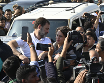 LoP Rahul, Priyanka on way to violence-hit Sambhal stopped at Ghazipur border